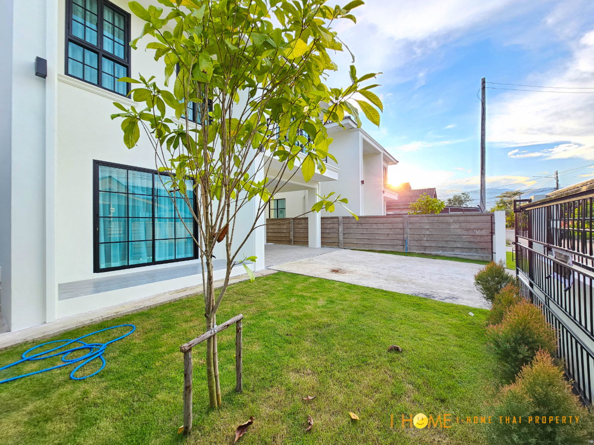 picture Fully Furnished 4-Bedroom Detached House for Rent | Small Pets Allowed - 3/28