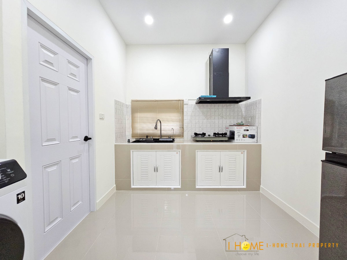 picture Fully Furnished 4-Bedroom Detached House for Rent | Small Pets Allowed - 7/28