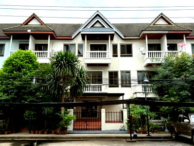 Townhouses for sale Ramkhamhaeng University 2 : 🔥 3-Storey Townhouse for Sale at Suan Lalana Suan Luang Near MRT Si Udom Station