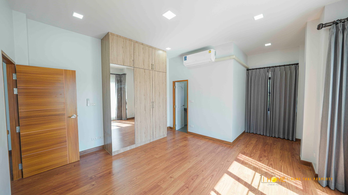 picture  Spacious 2-Storey Detached House for Rent - 38/43