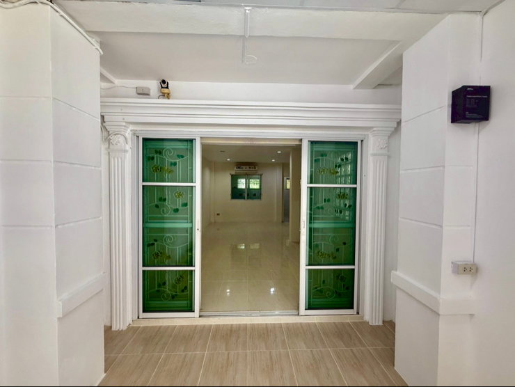 รูป ขายด่วน ราคาถูก 🏡 ทาวน์โฮมรีโนเวทใหม่ พร้อมอยู่ ทำเลดี “สวนหลวงวิลล์ ประเวศ” - รูปที่ 4/8