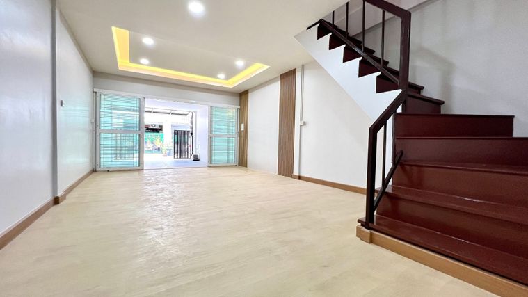 ขายทาวน์โฮม 3 ห้องนอน 18 ตร.ว. บ้านเสนาวิลล่า 84