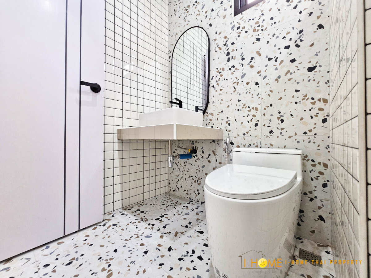 picture Fully Furnished 4-Bedroom Detached House for Rent | Small Pets Allowed - 27/28