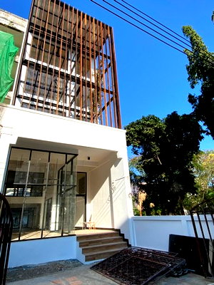 Office for rent BTS Bang Chak : FOR RENT  OFFICE PROPERTY  60000 BAHT per MONTH