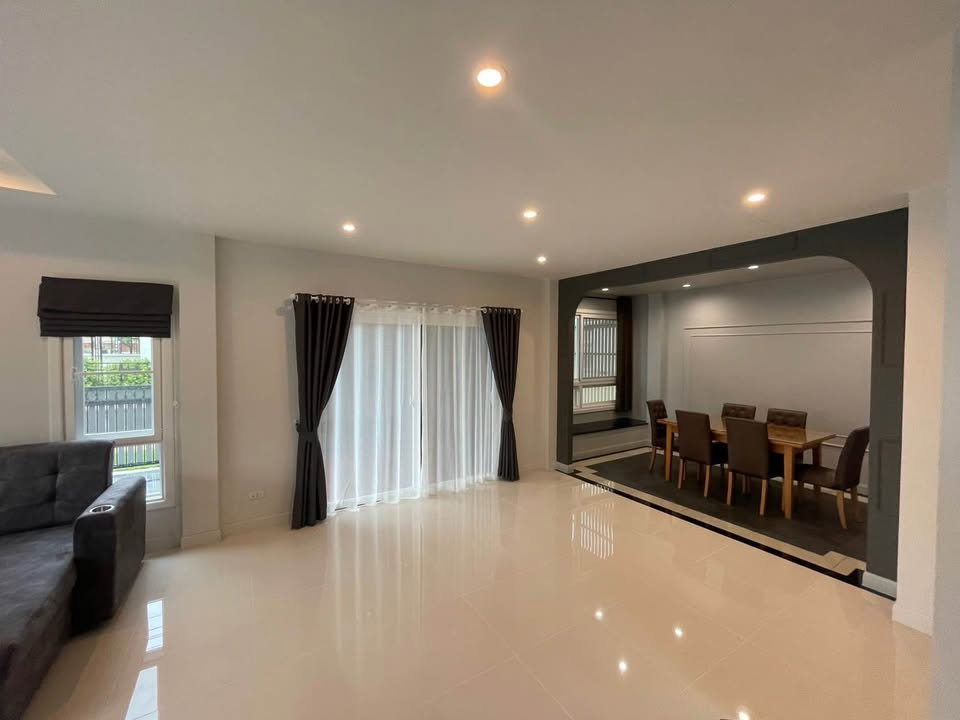 รูป  ให้เช่าบ้านเดี่ยว 2 ชั้น ในโครงการคุณภาพ พร้อมเฟอร์นิเจอร์ครบ  #AMR-H0316 - รูปที่ 3/18