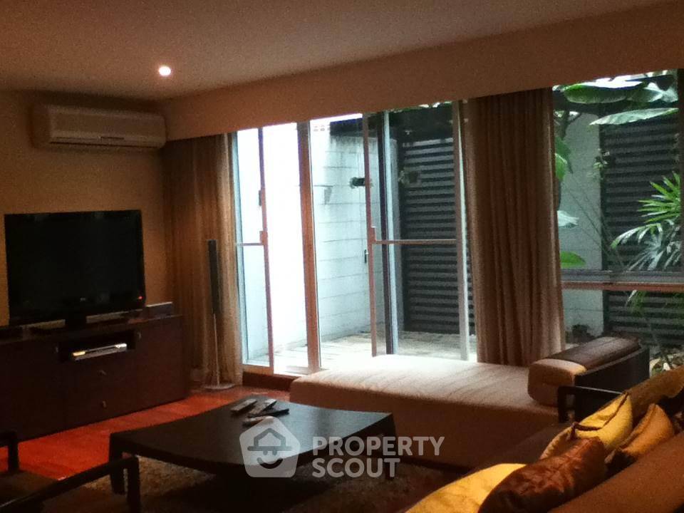 รูป คอนโด 2 ห้องนอน 191 ตร.ม. ชั้น 1 Urbana Sukhumvit 15 ใกล้ BTS นานา (ID 510159) - รูปที่ 2/6