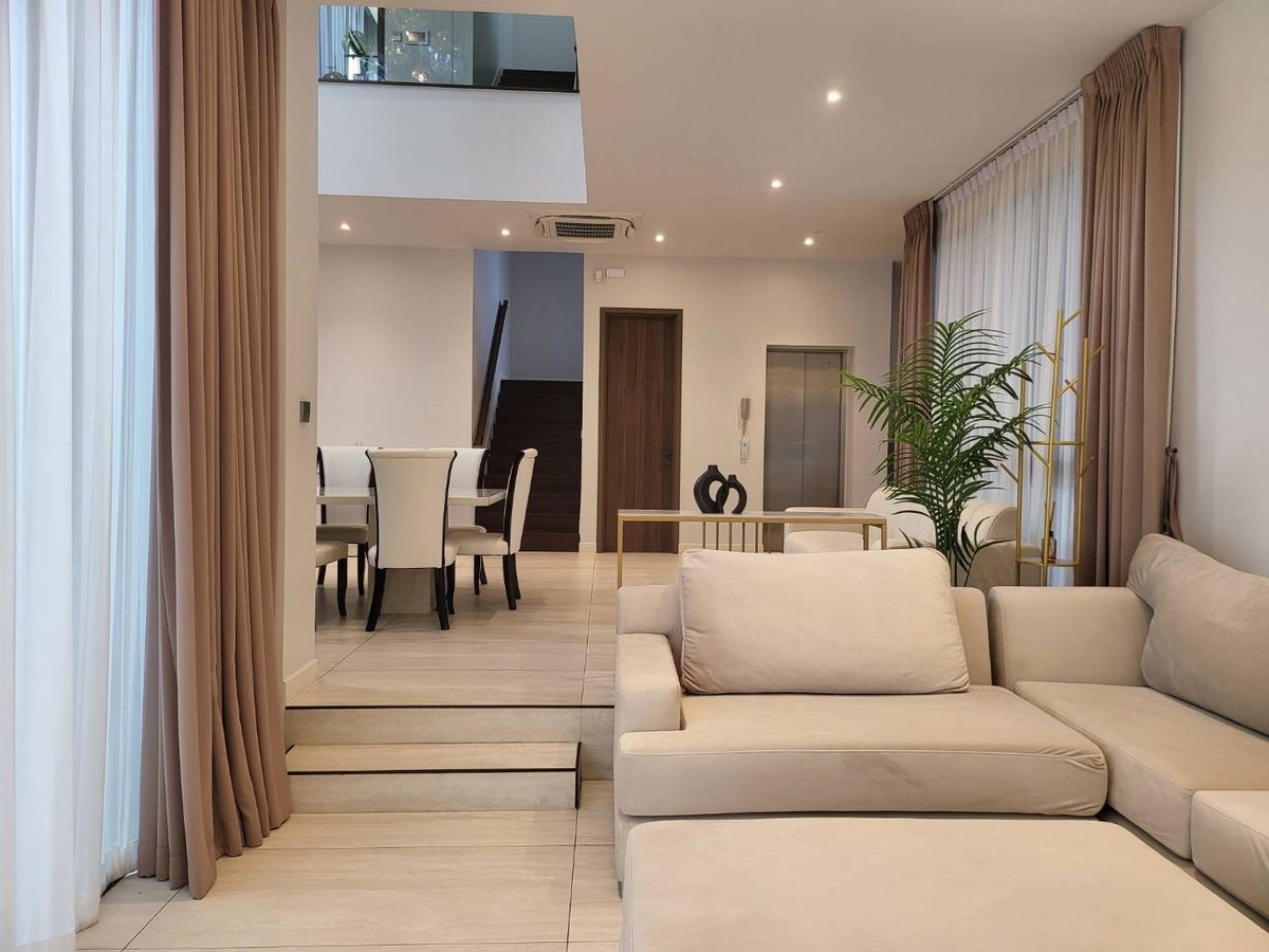รูป 🏡✨ ให้เช่าบ้านเดี่ยวหรู วิวสระว่ายน้ำ | BUGAAN กรุงเทพกรีฑา บ้านเดี่ยว 3 ชั้น ระดับ Ultra Luxury พร้อมลิฟท์ส่วนตัว - รูปที่ 2/18