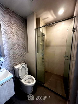 Condos for rent : High-Floor 1-BR, 27 Sqm At Oka Haus Sukhumvit 36 Near BTS Thong Lor (ID 3049523)