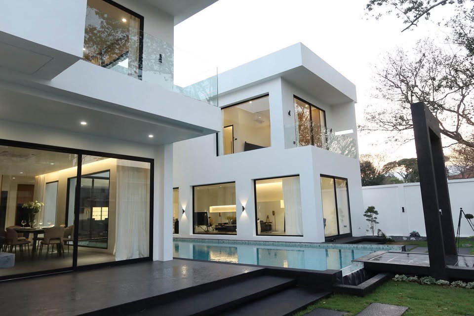 รูป ขาย Pool Villa หลังใหญ่ บรรยากาศหรู อยู่สบายทุกมุม พื้นที่กว้าง ฟังก์ชันครบ สระว่ายน้ำส่วนตัว ใกล้เซนทรัลเฟส โรงพยาบาลกรุงเทพเชียงใหม่ -SW003744 - รูปที่ 11/21