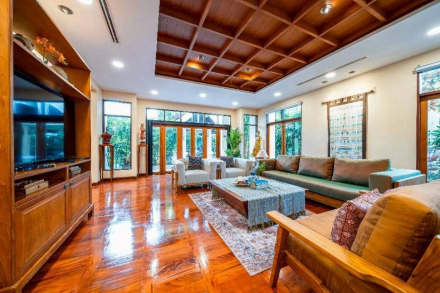 รูป For sale Luxury Thai-Style Pool Villa in Jomtien, Pattaya Special Price: THB 24.9 Million - รูปที่ 12/12