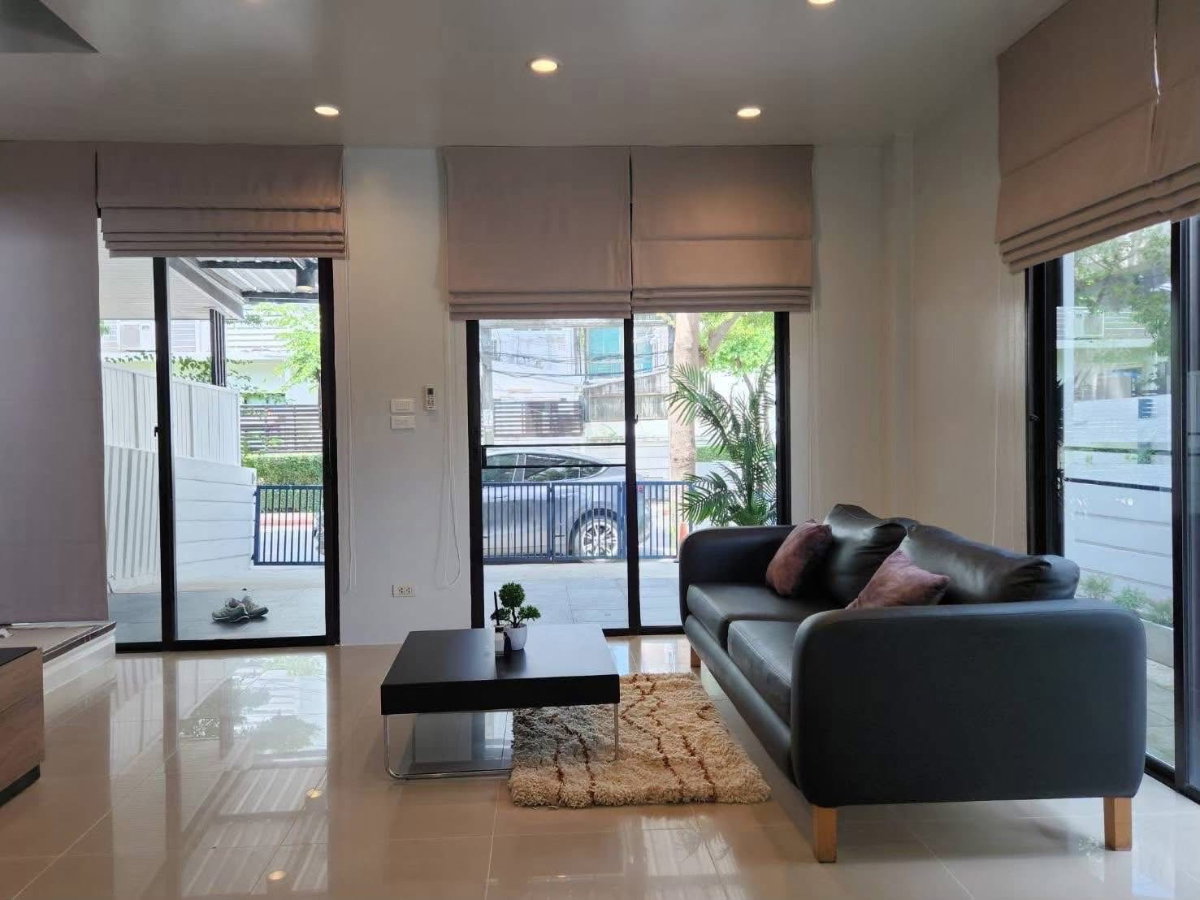 รูป 🏡 ให้เช่า ทาวน์โฮม 3 ชั้น บ้านหัวมุม Areeya Mandarina Sukhumvit 77 3 ห้องนอน 3 ห้องน้ำ บ้านสวย ทำเลศักยภาพ - รูปที่ 2/18