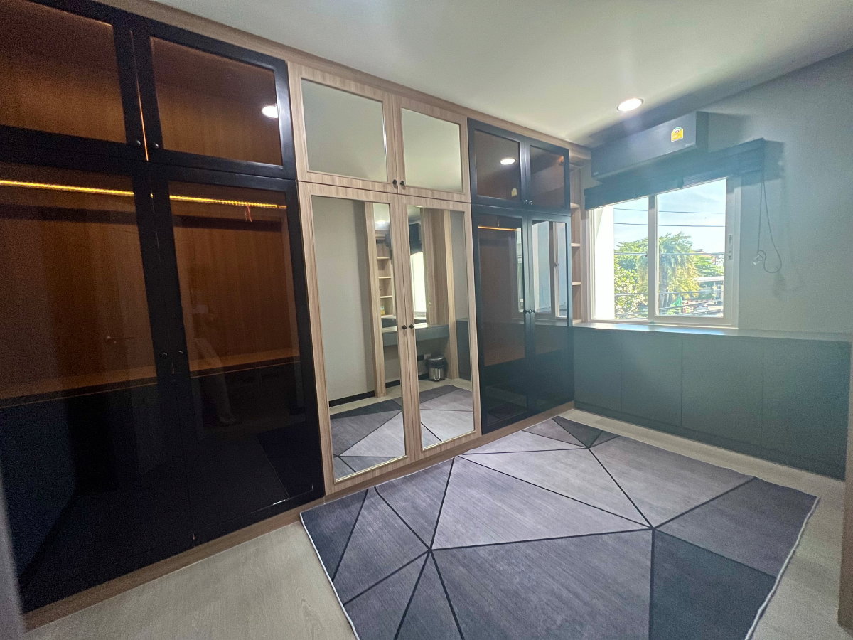 รูป ให้เช่า Baan Klang Muang S-Sense Rama 9 – Ladprao ทาวน์โฮมหลังมุม รีโนเวทใหม่ Built-in ทั้งหลัง พร้อมเข้าอยู่ ใกล้โรงเรียนนานาชาติฝรั่งเศส กรุงเทพ - รูปที่ 23/36
