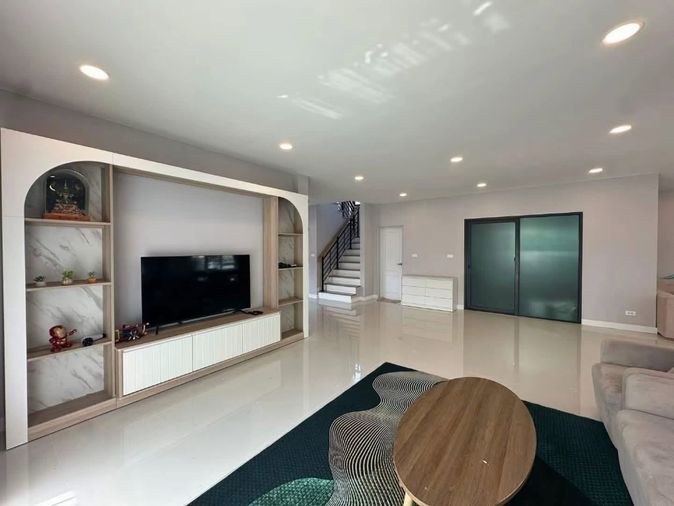 4-bed house for rent, 320 sqm, 110 sq wah, Centro Bangbon