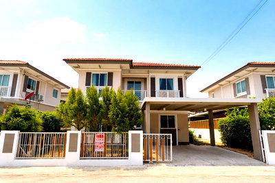 Houses for rent Samut Sakhon : For rent,Single house I Leaf Prime Village Rama 2 Km.14  Single house in good condition. House age only 4 years, ready to move in (M10704)