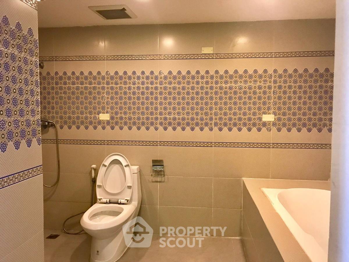 picture 3-BR Condo 190 Sqm Royal Castle Sukhumvit, 400m to BTS Phrom Phong (ID 1491224) - 10/11