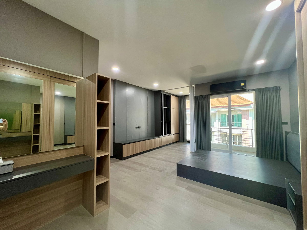 รูป ให้เช่า Baan Klang Muang S-Sense Rama 9 – Ladprao ทาวน์โฮมหลังมุม รีโนเวทใหม่ Built-in ทั้งหลัง พร้อมเข้าอยู่ ใกล้โรงเรียนนานาชาติฝรั่งเศส กรุงเทพ - รูปที่ 31/36