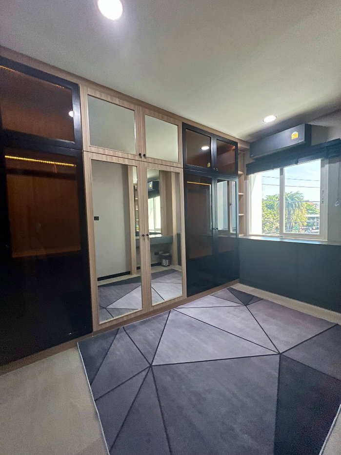 รูป ให้เช่า Baan Klang Muang S-Sense Rama 9 – Ladprao ทาวน์โฮมหลังมุม รีโนเวทใหม่ Built-in ทั้งหลัง พร้อมเข้าอยู่ ใกล้โรงเรียนนานาชาติฝรั่งเศส กรุงเทพ - รูปที่ 24/36