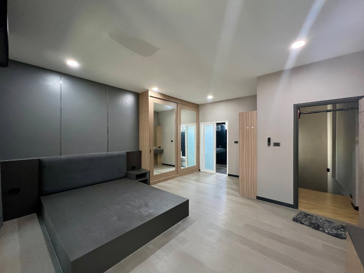 รูป ให้เช่า Baan Klang Muang S-Sense Rama 9 – Ladprao ทาวน์โฮมหลังมุม รีโนเวทใหม่ Built-in ทั้งหลัง พร้อมเข้าอยู่ ใกล้โรงเรียนนานาชาติฝรั่งเศส กรุงเทพ - รูปที่ 27/36