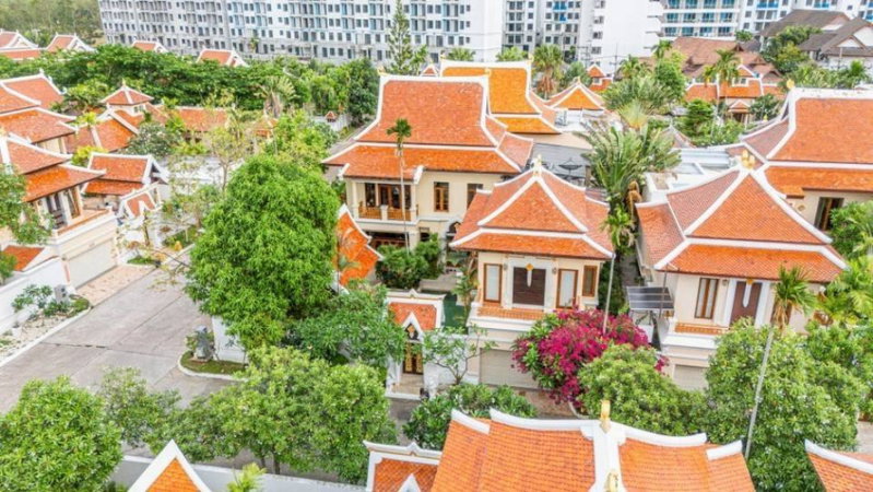 ขายบ้านเดี่ยว : For sale Luxury Thai-Style Pool Villa in Jomtien, Pattaya Special Price: THB 24.9 Million