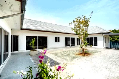 Houses for rent  Nong Phran Phuk Prachuap Khiri Khan : 5 Bedroom House for rent in Thap Tai, Prachuap Khiri Khan  6509402