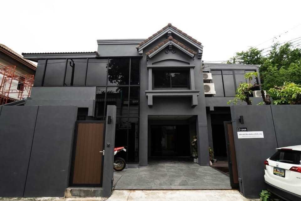 รูป LTH15855 – Luxury Home Office Pool Villa for Sale Ladprao | Pet-Friendly | Near MRT Chokchai 4 | 19.9 MB - รูปที่ 3/7