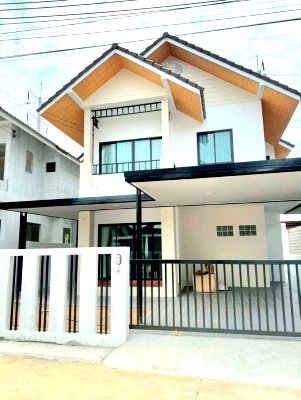 Houses for sale Chonburi : Newly built 2-story detached house in Somthawil 2 Village, Takian Tia, Bang Lamung, Chonburi.