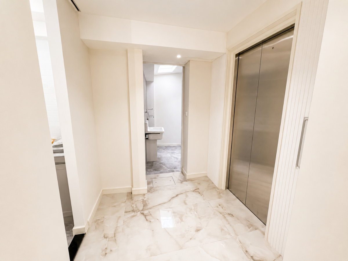 picture 🏡 Luxury British Townhouses for Rent 4 Beds 6 Baths in Baan Klang Krung Thonglor - 3/19