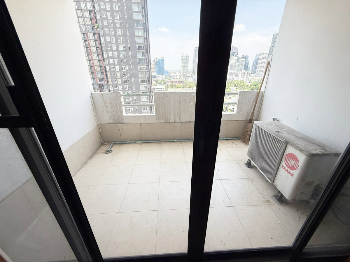 picture For sale 2 connected condos, Modern Town, Khlong Tan, Phra Khanong, Bangkok - 16/21
