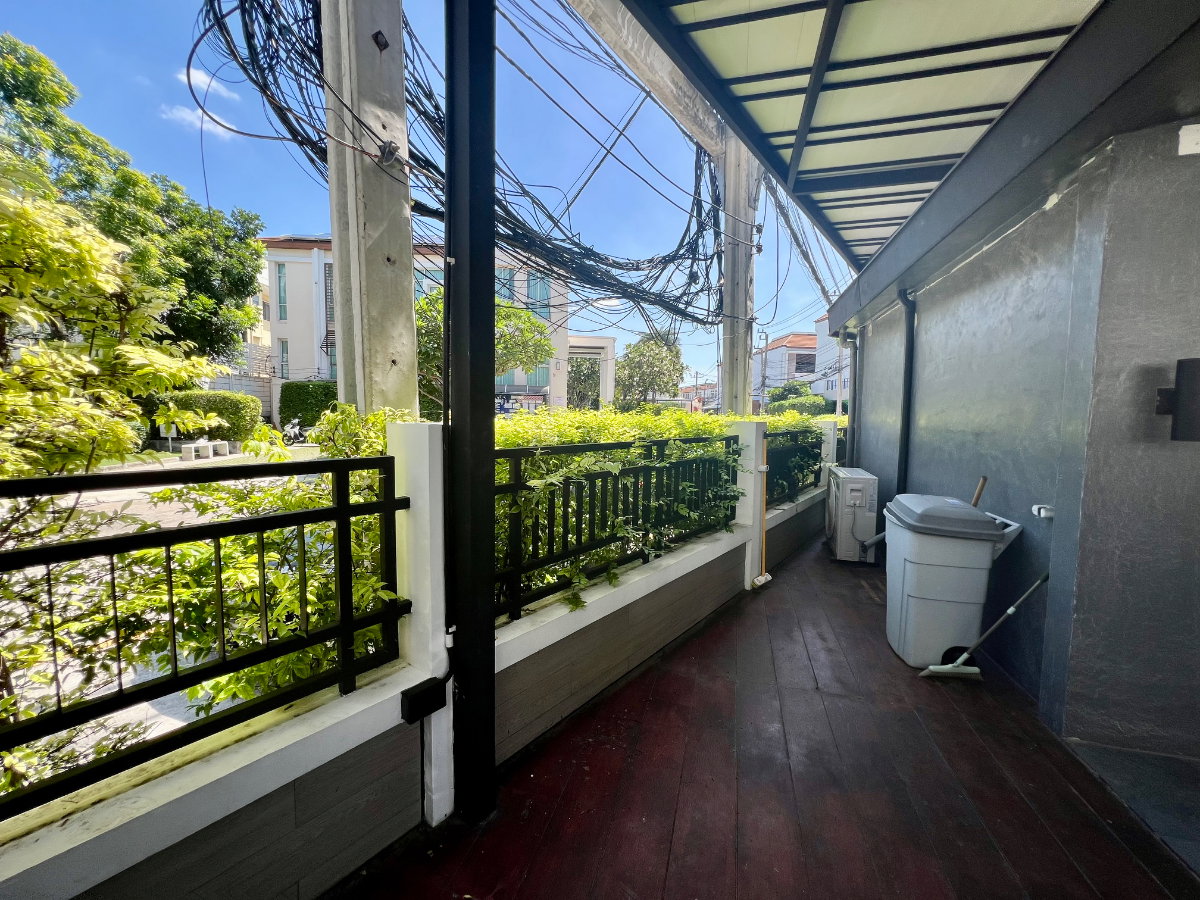 รูป ให้เช่า Baan Klang Muang S-Sense Rama 9 – Ladprao ทาวน์โฮมหลังมุม รีโนเวทใหม่ Built-in ทั้งหลัง พร้อมเข้าอยู่ ใกล้โรงเรียนนานาชาติฝรั่งเศส กรุงเทพ - รูปที่ 34/36