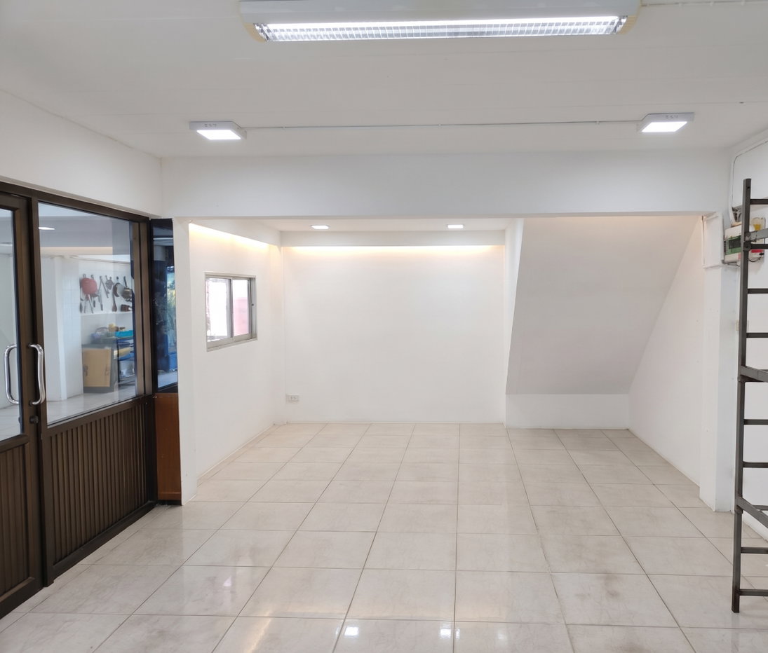 รูป ด่วน! ให้เช่าอาคารพาณิชย์ 3 ชั้น ซอย รามอินทรา 34 แยก 23 ขนาด 35 ตรว พื้นที่ใช้สอย 560 ตรม ใกล้เลียบด่วน - รูปที่ 4/7