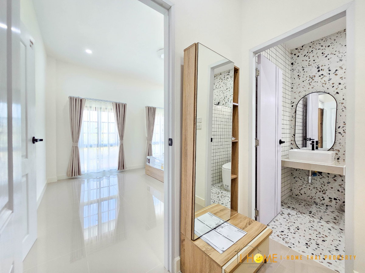 picture Fully Furnished 4-Bedroom Detached House for Rent | Small Pets Allowed - 26/28