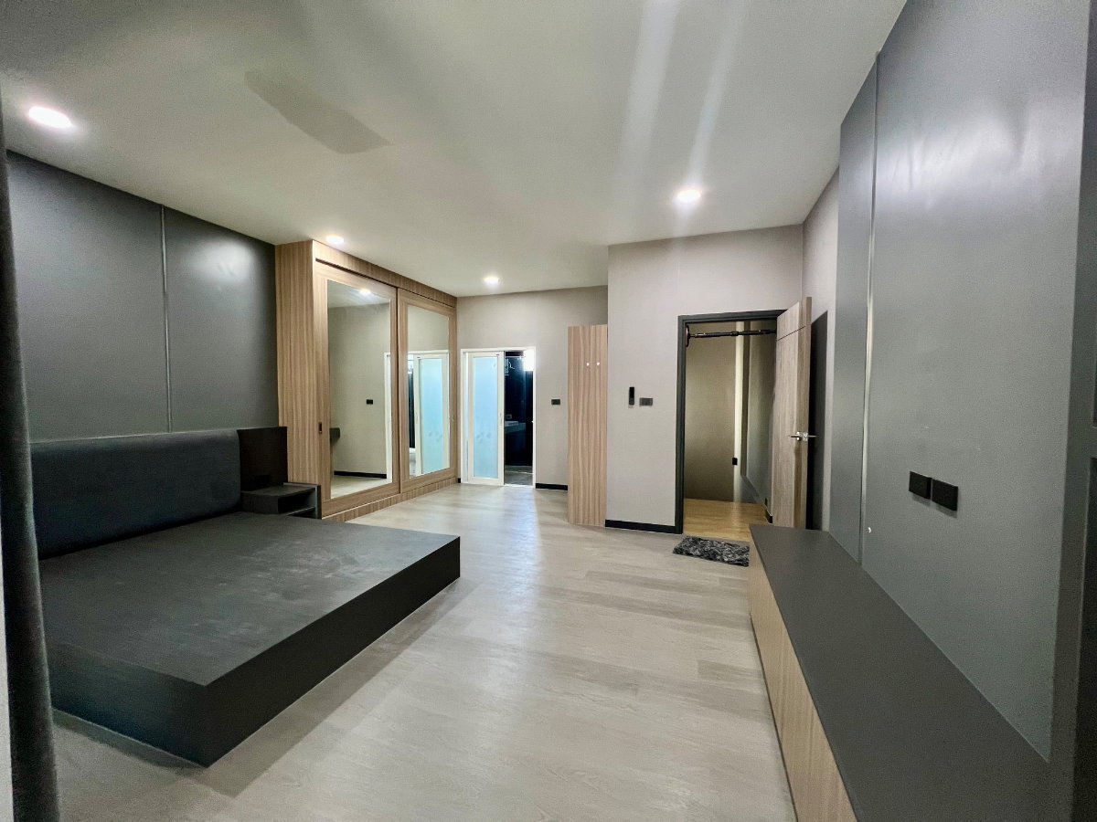 รูป ให้เช่า Baan Klang Muang S-Sense Rama 9 – Ladprao ทาวน์โฮมหลังมุม รีโนเวทใหม่ Built-in ทั้งหลัง พร้อมเข้าอยู่ ใกล้โรงเรียนนานาชาติฝรั่งเศส กรุงเทพ - รูปที่ 28/36