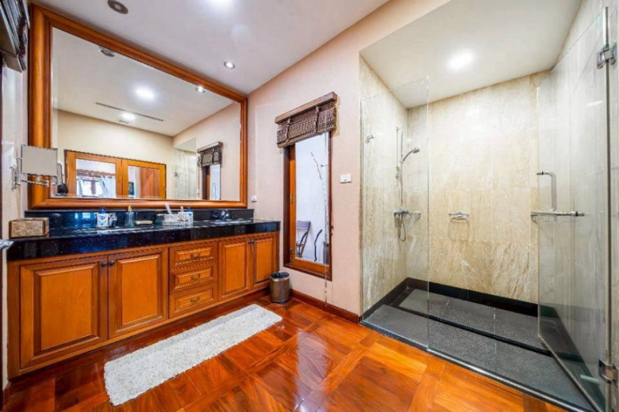 รูป For sale Luxury Thai-Style Pool Villa in Jomtien, Pattaya Special Price: THB 24.9 Million - รูปที่ 7/12