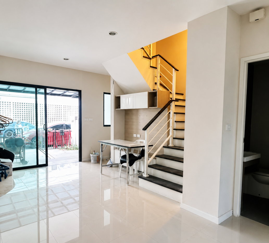 รูป ให้เช่า Townhome 3 ชั้น Patio Srinakarin – Rama 9 บ้านพร้อมอยู่ ทำเลศักยภาพ ใกล้กรุงเทพกรีฑา รองรับครอบครัวและ Home Office - รูปที่ 2/11