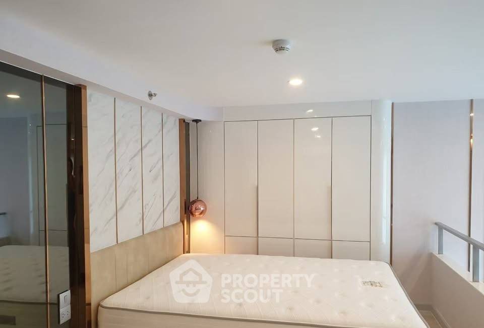 picture High-Floor 1-BR 37 Sqm Knightsbridge Prime Sathorn near BTS Saint Louis (ID 3036382) - 2/5