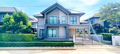 Houses for sale Bang Phli Industrial Estate : 🔥 2-Storey Detached House for Sale at Pave Bangna – Fully Built-in with Home Security System