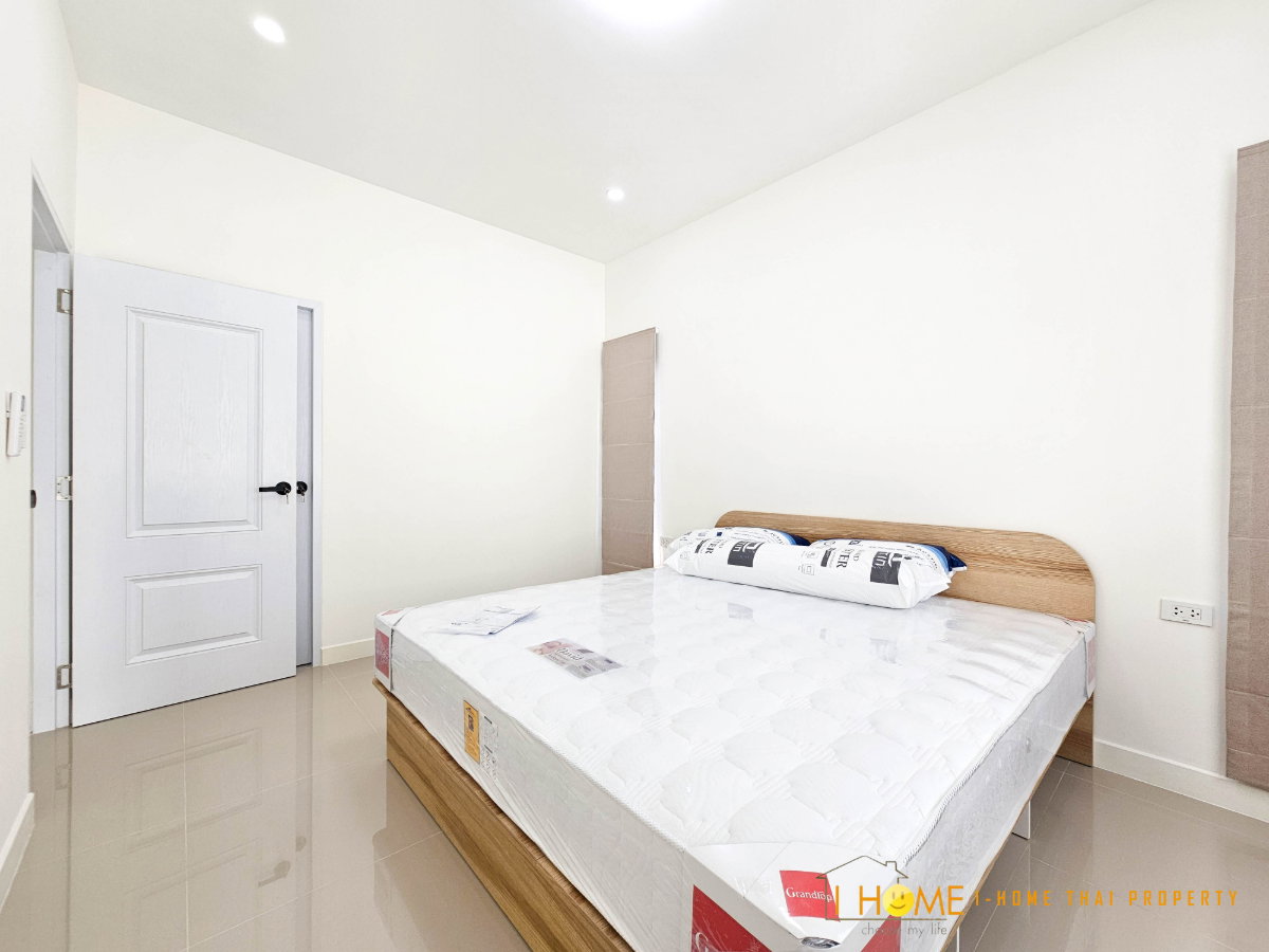 picture Fully Furnished 4-Bedroom Detached House for Rent | Small Pets Allowed - 17/28