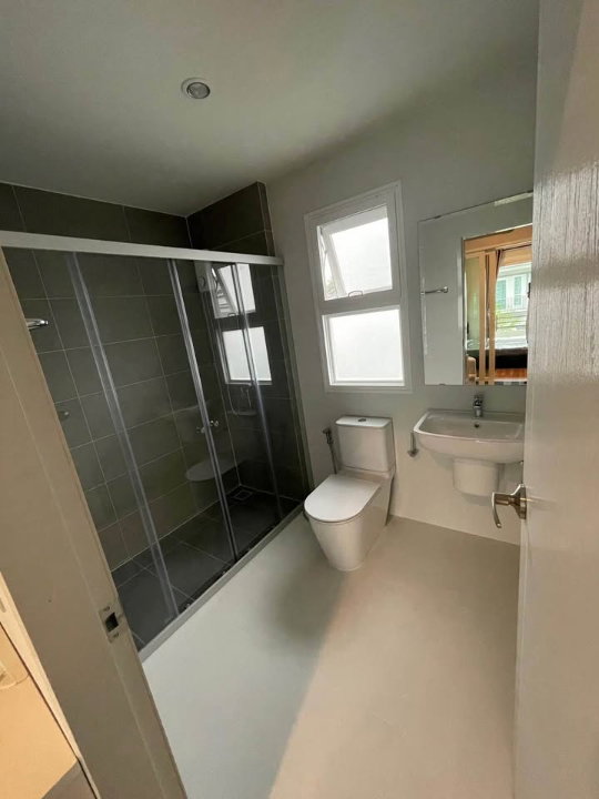 รูป  ให้เช่าบ้านเดี่ยว 2 ชั้น ในโครงการคุณภาพ พร้อมเฟอร์นิเจอร์ครบ  #AMR-H0316 - รูปที่ 10/18