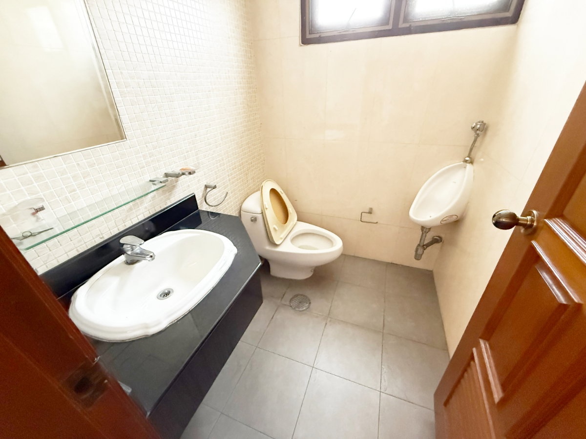 picture For sale 2 connected condos, Modern Town, Khlong Tan, Phra Khanong, Bangkok - 4/21