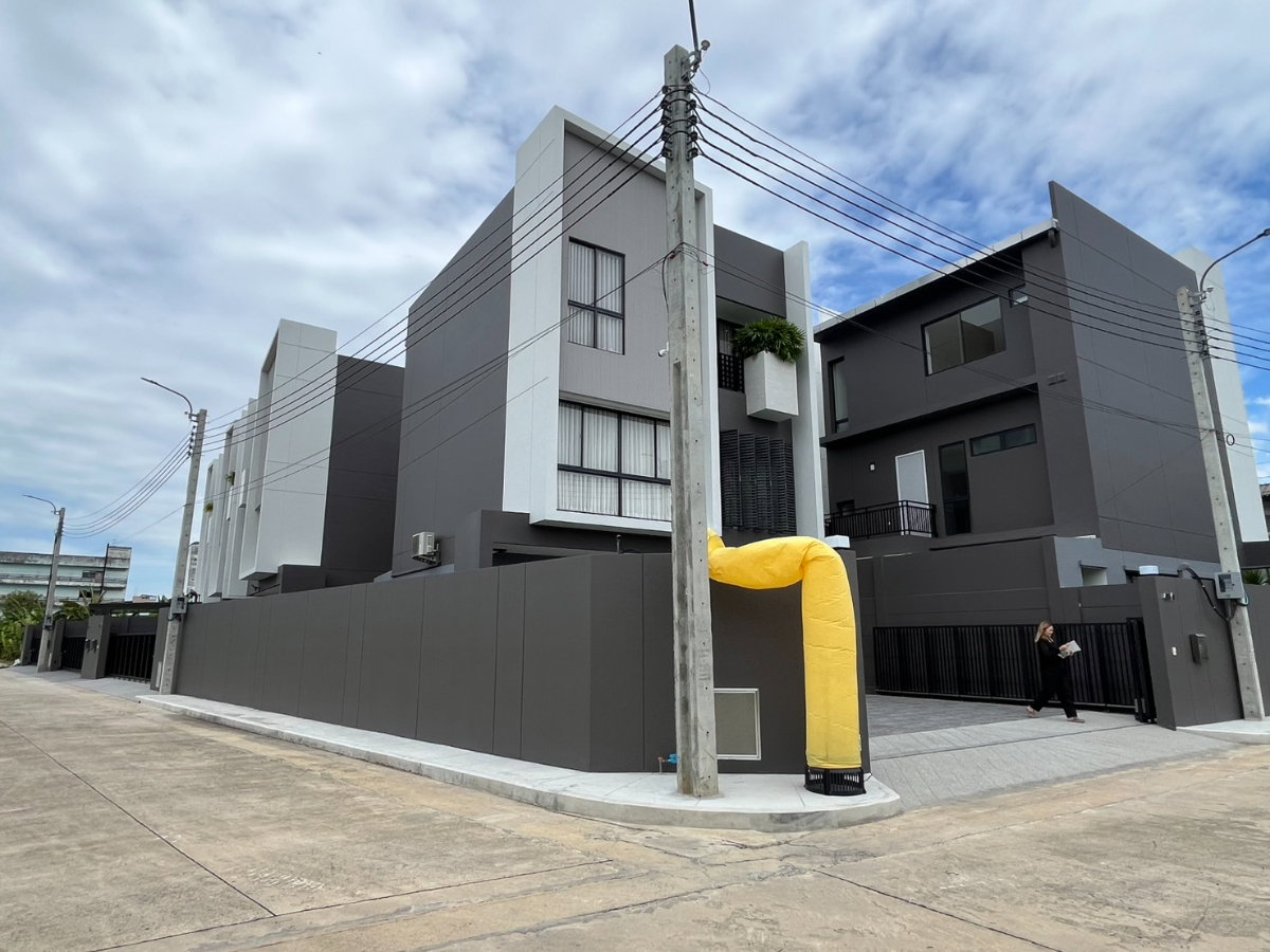 รูป J129| บ้านเดี่ยว 3 ชั้น โครงการ ฟีล ทาวน์ ลาดพร้าว 101  หลังใหญ่ ใจกลางลาดพร้าว 101   (ราคา 18,850,000   บาท) - รูปที่ 3/86