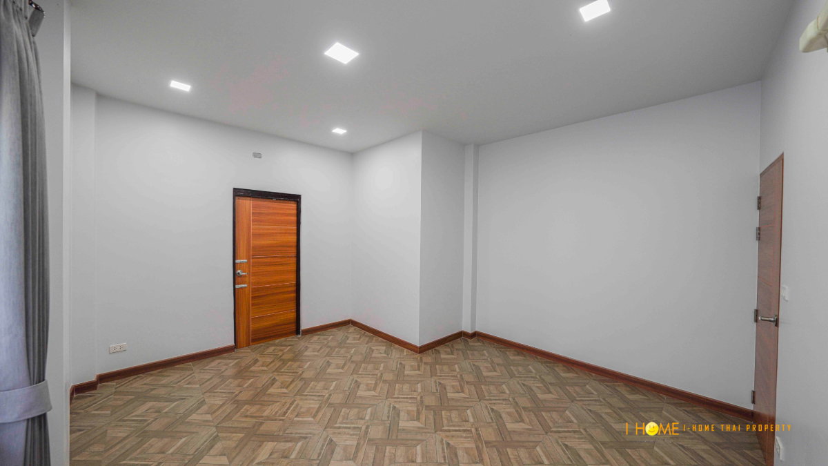 picture  Spacious 2-Storey Detached House for Rent - 18/43