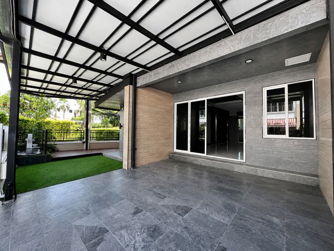 2-bed townhouse for rent, 132 sqm, 30 sq wah, Baan Klang Muang S-Sense Rama 9 - Ladprao