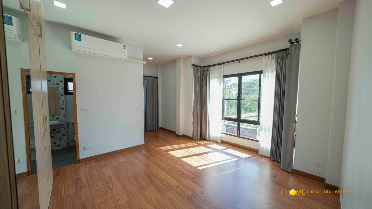 picture  Spacious 2-Storey Detached House for Rent - 37/43
