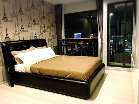 🏙️✨ FOR RENT: Rhythm Asoke — HIGH-FLOOR MODERN CITY LIVING!  💰 Rental Price: 15,000 THB/month | 📲 Line ID: @condobkk (with @)  