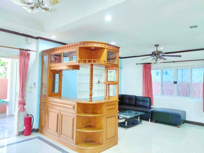 รูป บ้านเดี่ยว 2ชั้น 5นอน 5แอร์ 45 ตร.ว. 340 ตร.ม.รถไฟฟ้าสายสีเหลือง แยกลำสาลี 950 ม. เดอะมอลล์ บางกะปิ 2 กม. - รูปที่ 2/8