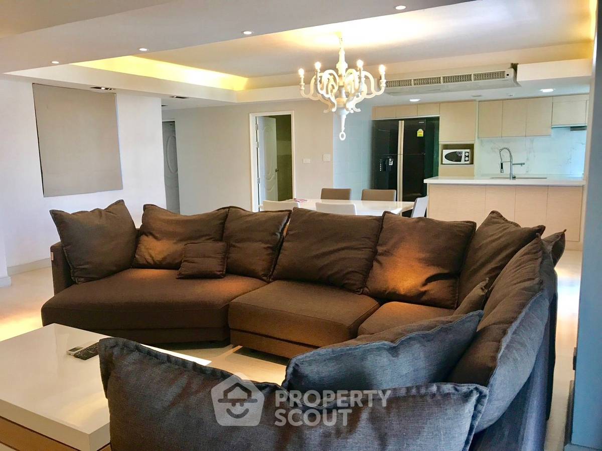 picture 3-BR Condo 190 Sqm Royal Castle Sukhumvit, 400m to BTS Phrom Phong (ID 1491224) - 1/11