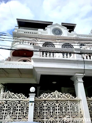 Townhouses for sale Bangkok : 5 Bedroom Townhouse for sale at Ekkamai Villas  6504446