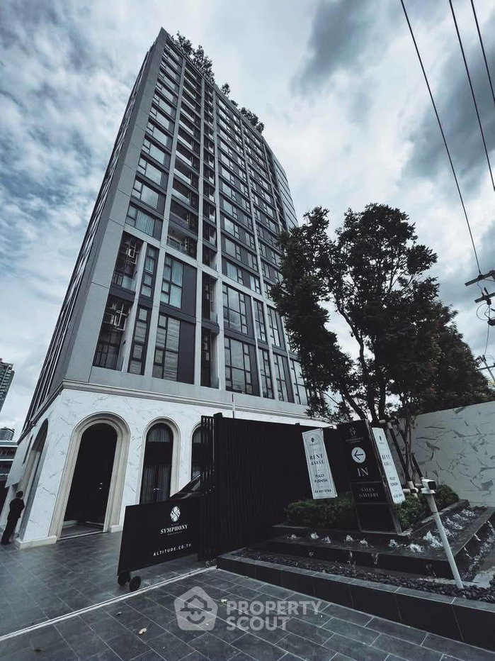 picture Well-Priced 1-BR 30 Sqm Altitude Symphony Charoenkrung,  BTS Saphan Taksin (ID 2104825) - 6/10