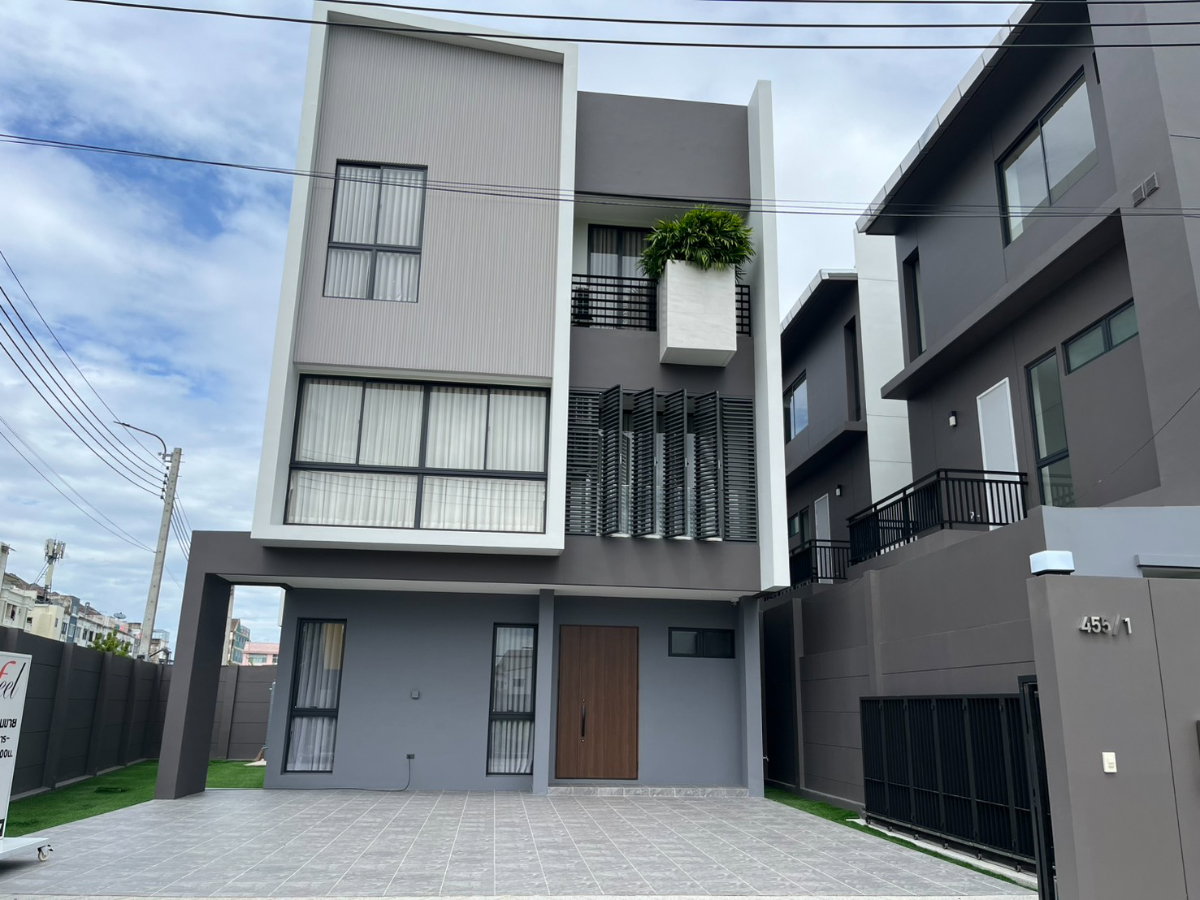รูป J129| บ้านเดี่ยว 3 ชั้น โครงการ ฟีล ทาวน์ ลาดพร้าว 101  หลังใหญ่ ใจกลางลาดพร้าว 101   (ราคา 18,850,000   บาท) - รูปที่ 1/86