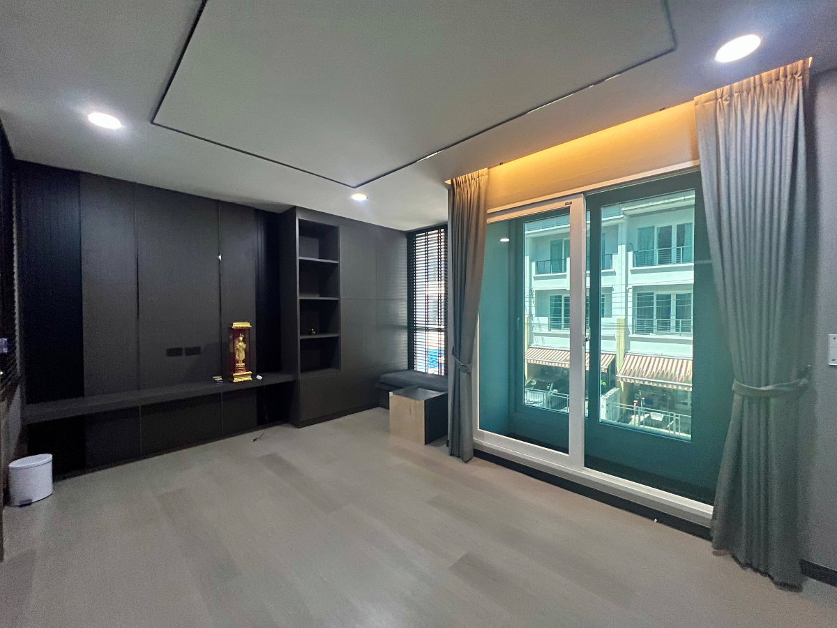 รูป ให้เช่า Baan Klang Muang S-Sense Rama 9 – Ladprao ทาวน์โฮมหลังมุม รีโนเวทใหม่ Built-in ทั้งหลัง พร้อมเข้าอยู่ ใกล้โรงเรียนนานาชาติฝรั่งเศส กรุงเทพ - รูปที่ 21/36